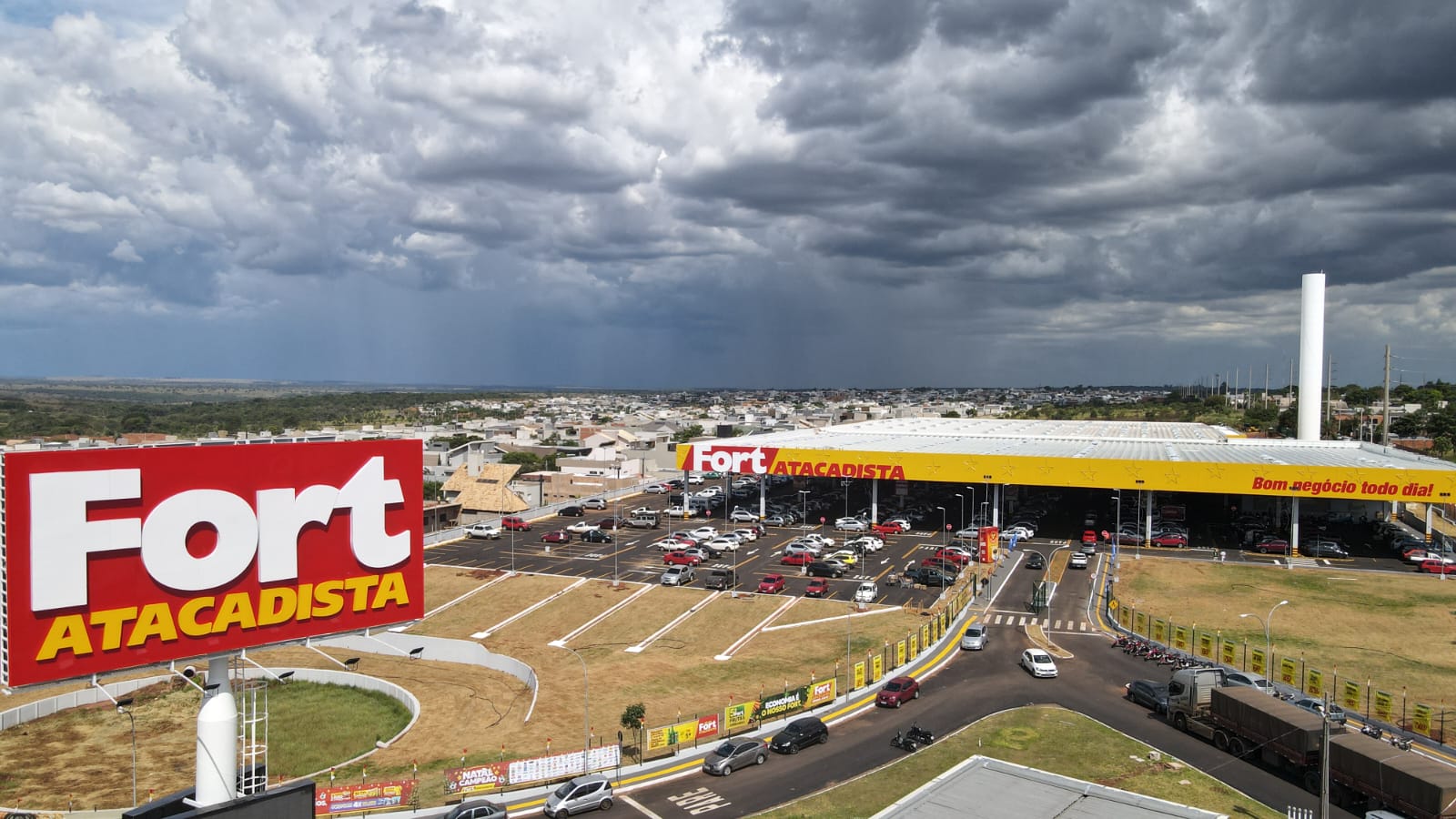 Fort Atacadista completa 27 anos com campanha que sorteia mais de R$ 1 milhão em prêmios e vales-compras