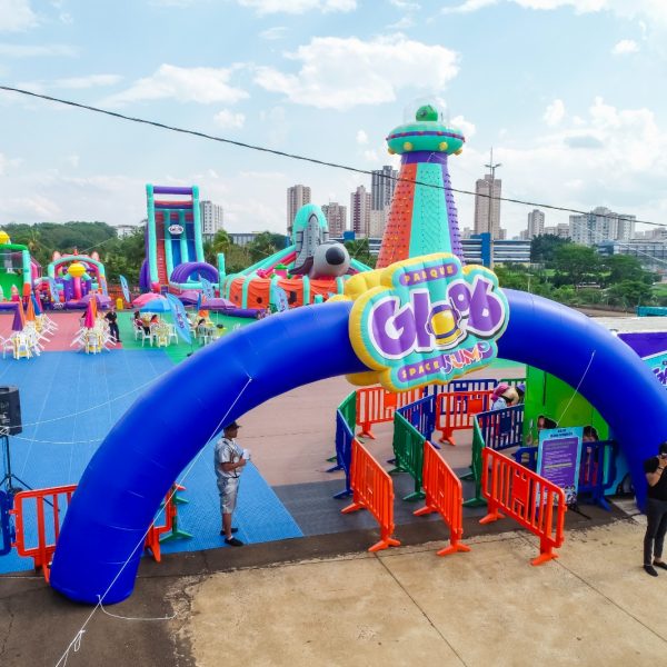 Parque temático de infláveis gigantes, Gloob Space Jump, chega ao Shopping Campo Grande em 05 de setembro