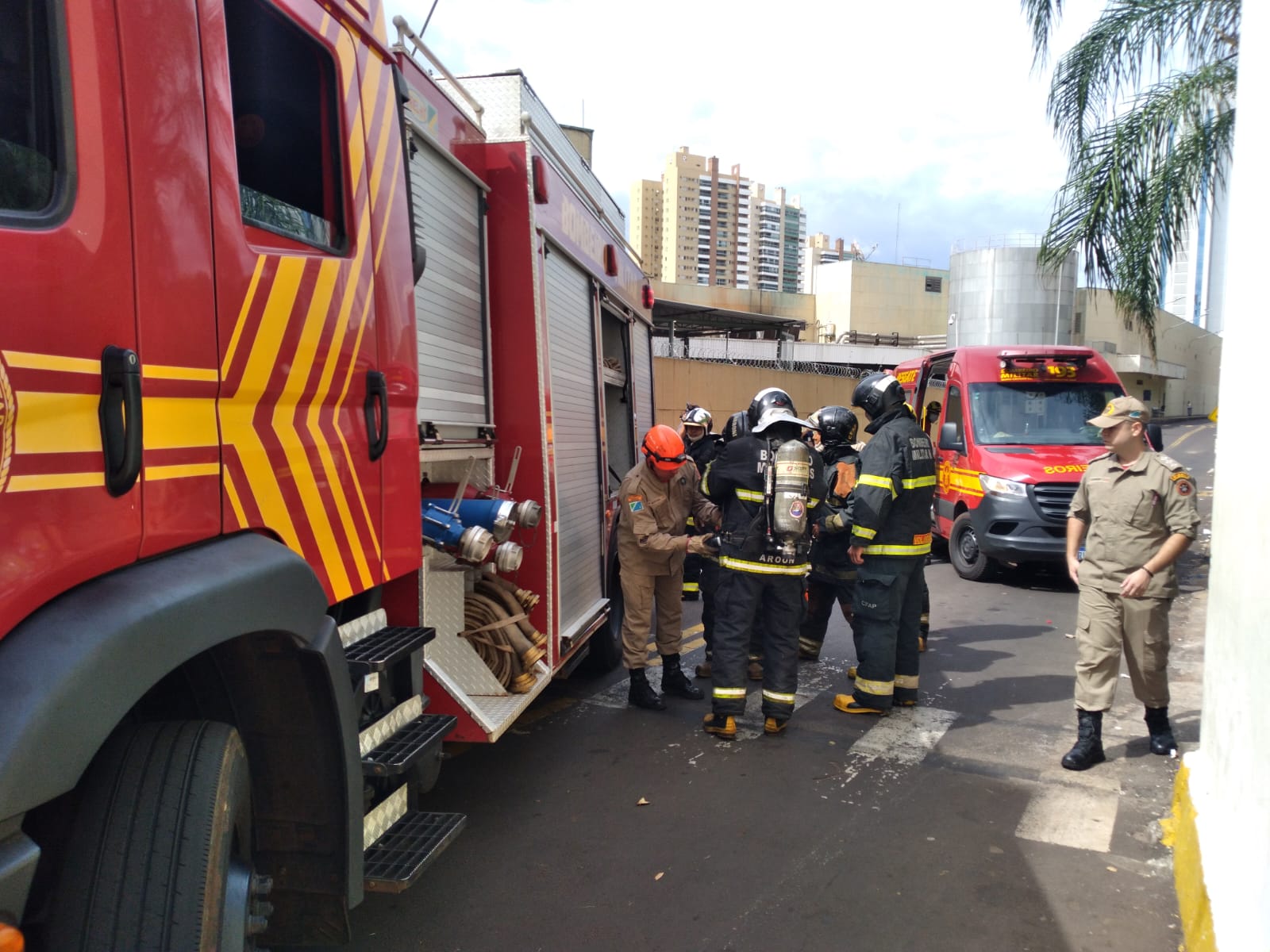 Com participação de 100 pessoas, Shopping realiza simulação de combate a incêndio e prevenção de vítimas