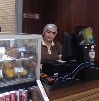 No Dia Mundial do Refugiado, trabalhadores estrangeiros comemoram a chance de reconstruir suas vidas com emprego e respeito no Brasil