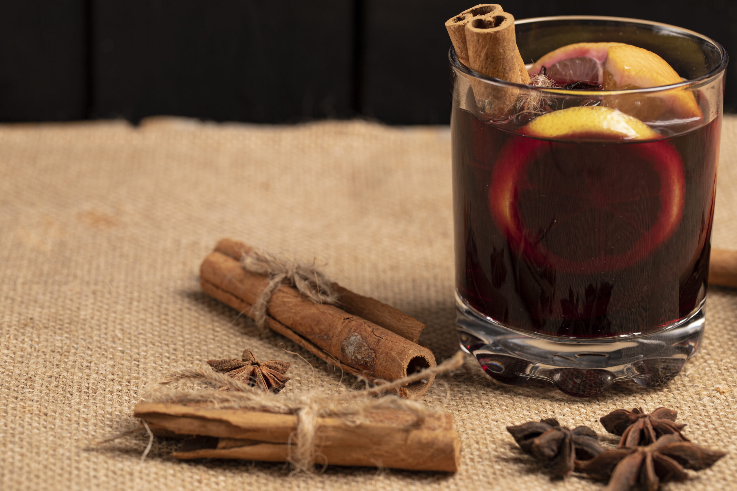 Apreciado nas festas juninas e julinas, quentão é consumido desde o período do Império Romano