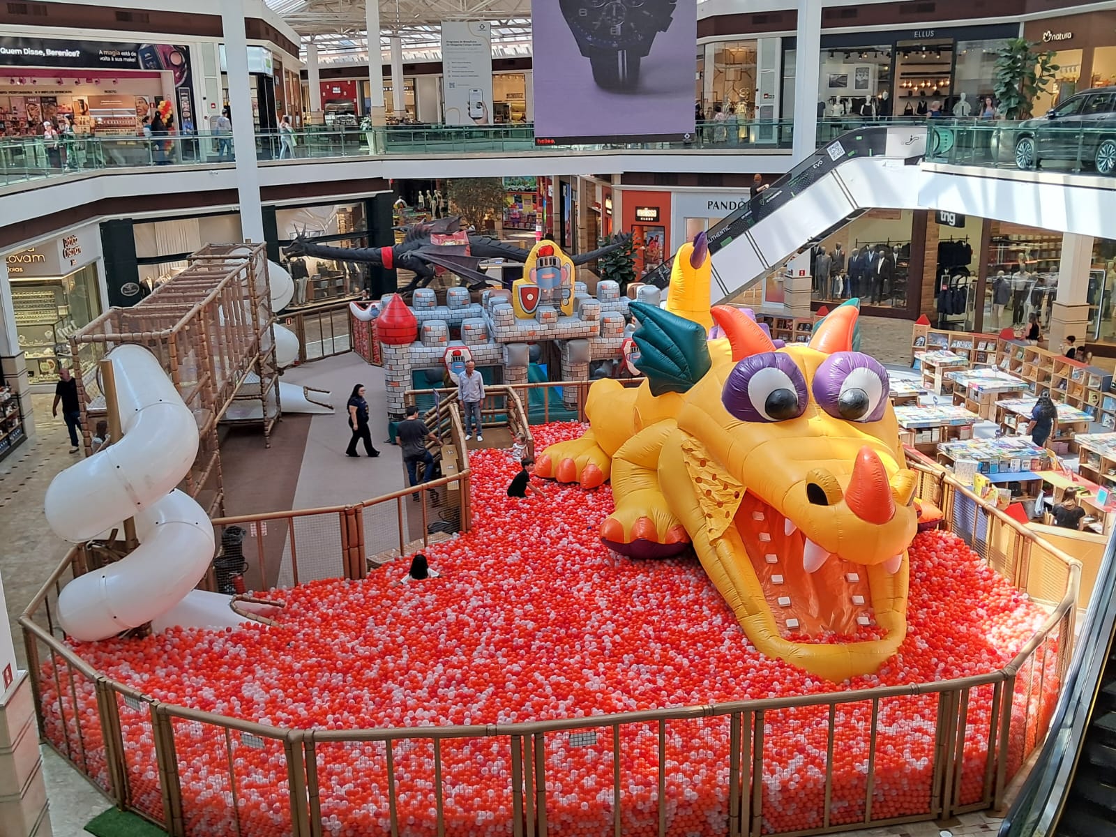 Magic Dragon diverte a criançada