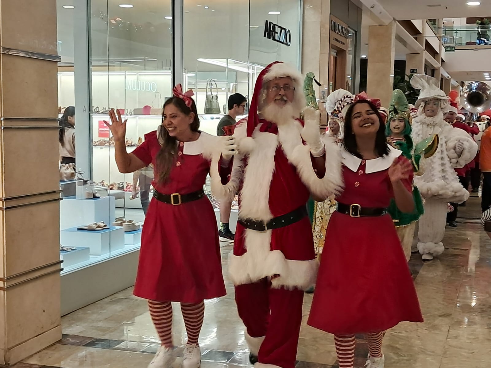 Fim de semana tem programação natalina, foto com o Bom Velhinho e novidades no cinema