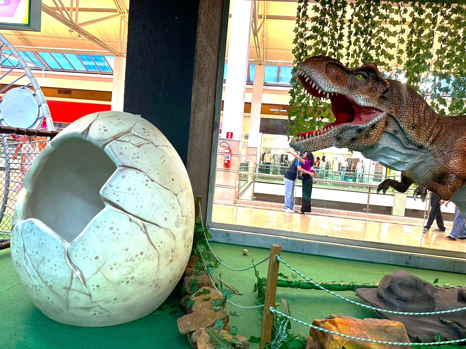Parque com dinossauros gigantes e muitas aventuras e Ghibli Fest agitam o fim de semana no Shopping Campo Grande