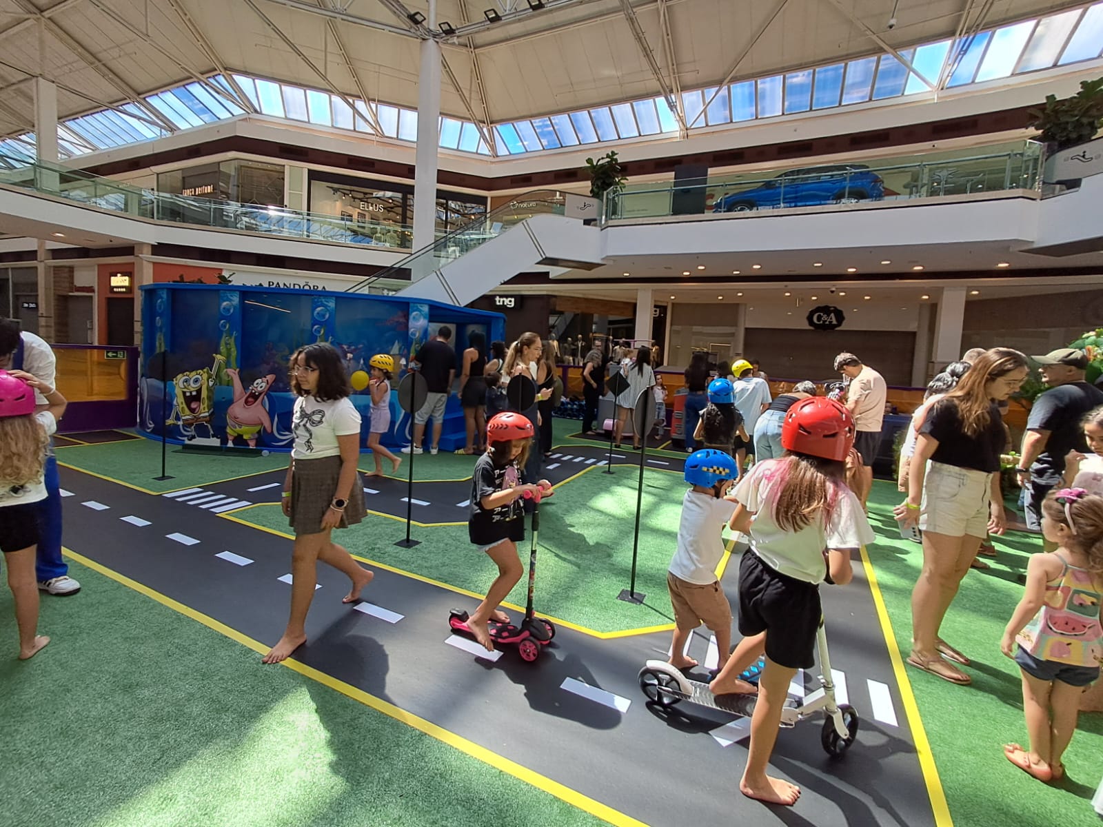 Comédia no cinema e parques para as crianças são os destaques do fim de semana, que promete muita diversão