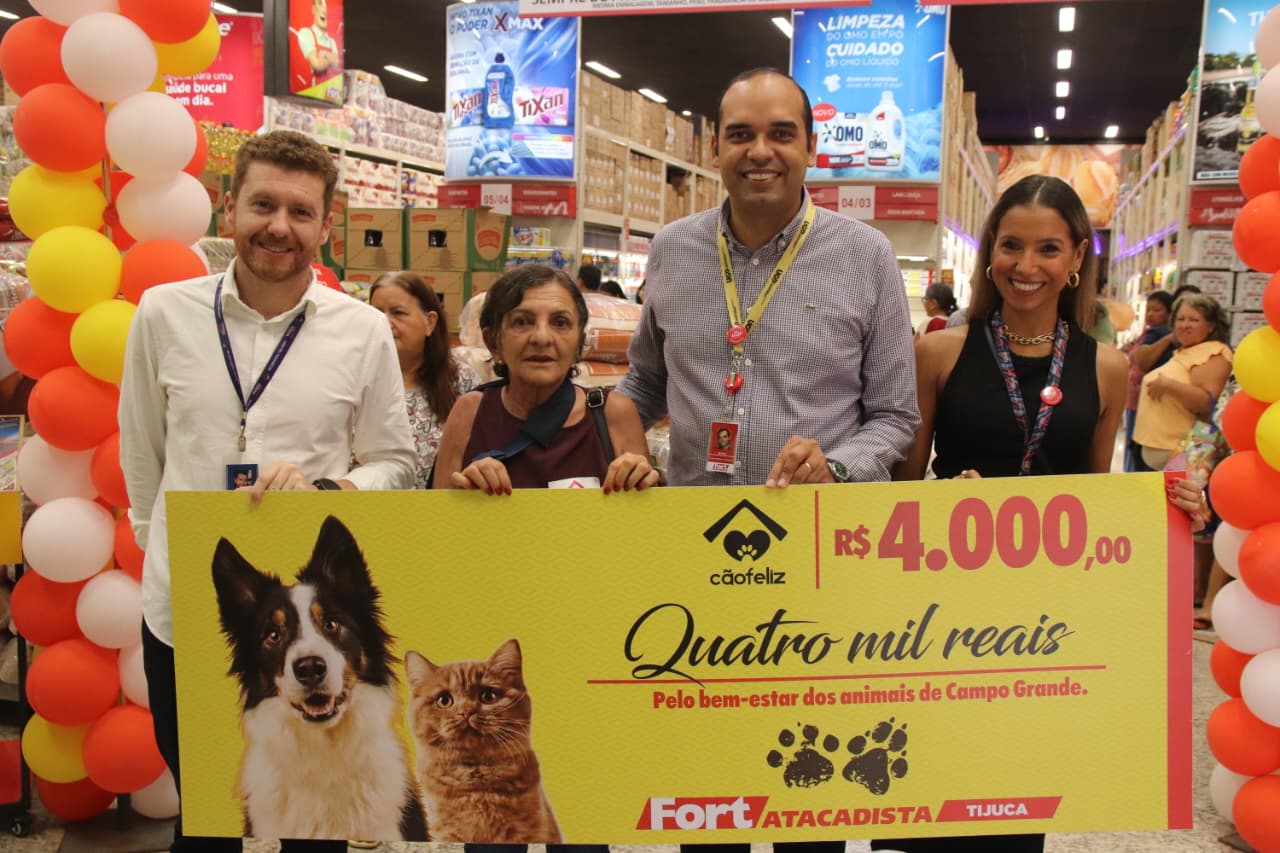 ONG Cão Feliz recebe doação de R$ 4 mil na inauguração do Fort Atacadista Tijuca